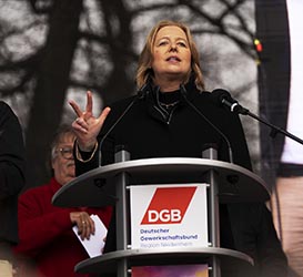Anti AFD Demonstration in Duisburg Bundestagspräsidentin Bärbel Bas