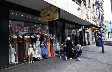 Innenstadt Duisburg Marxloh Brautmodengeschäft Laila Fashion