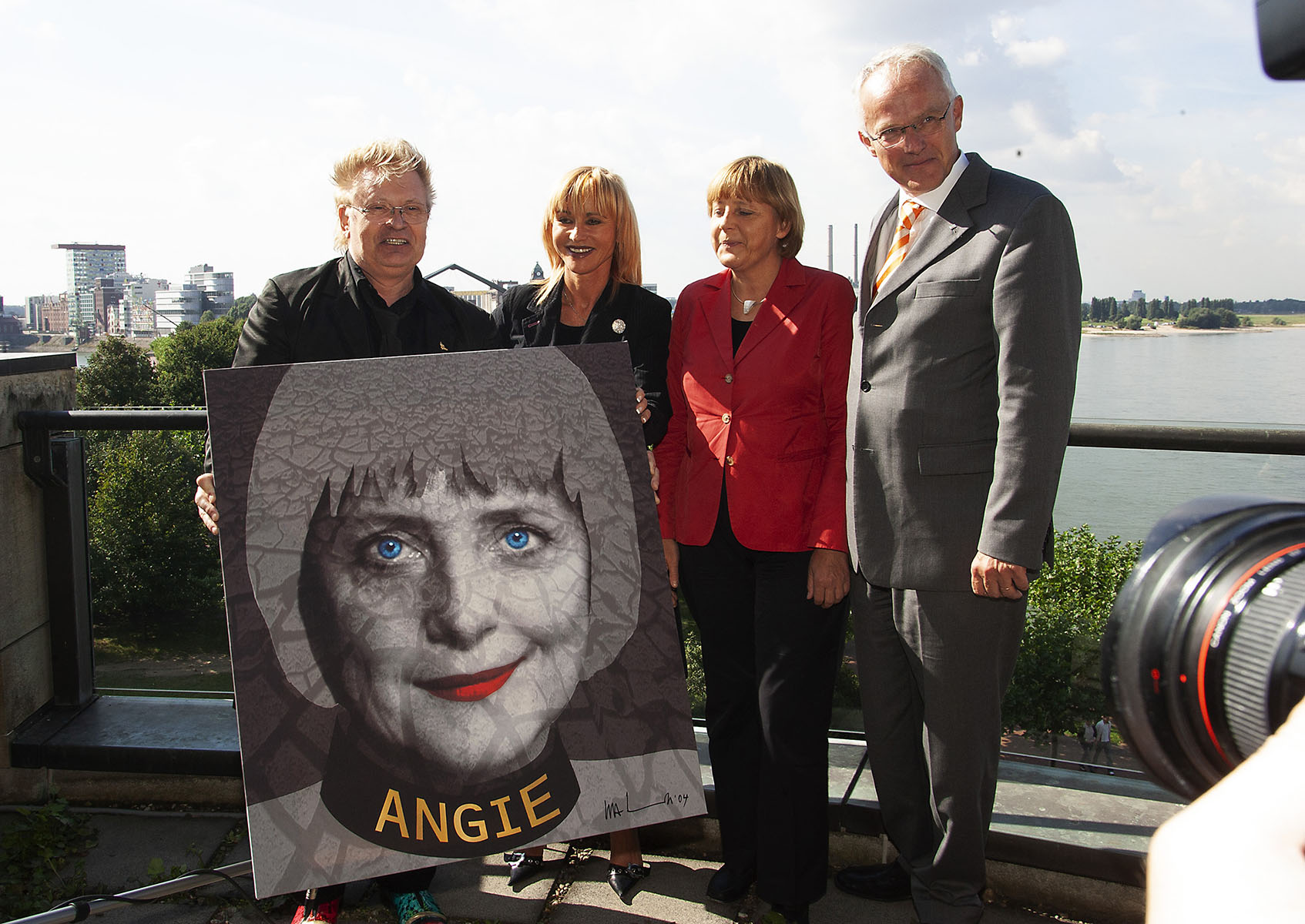 Angela Merkel mit HA Schult in Düsseldorf